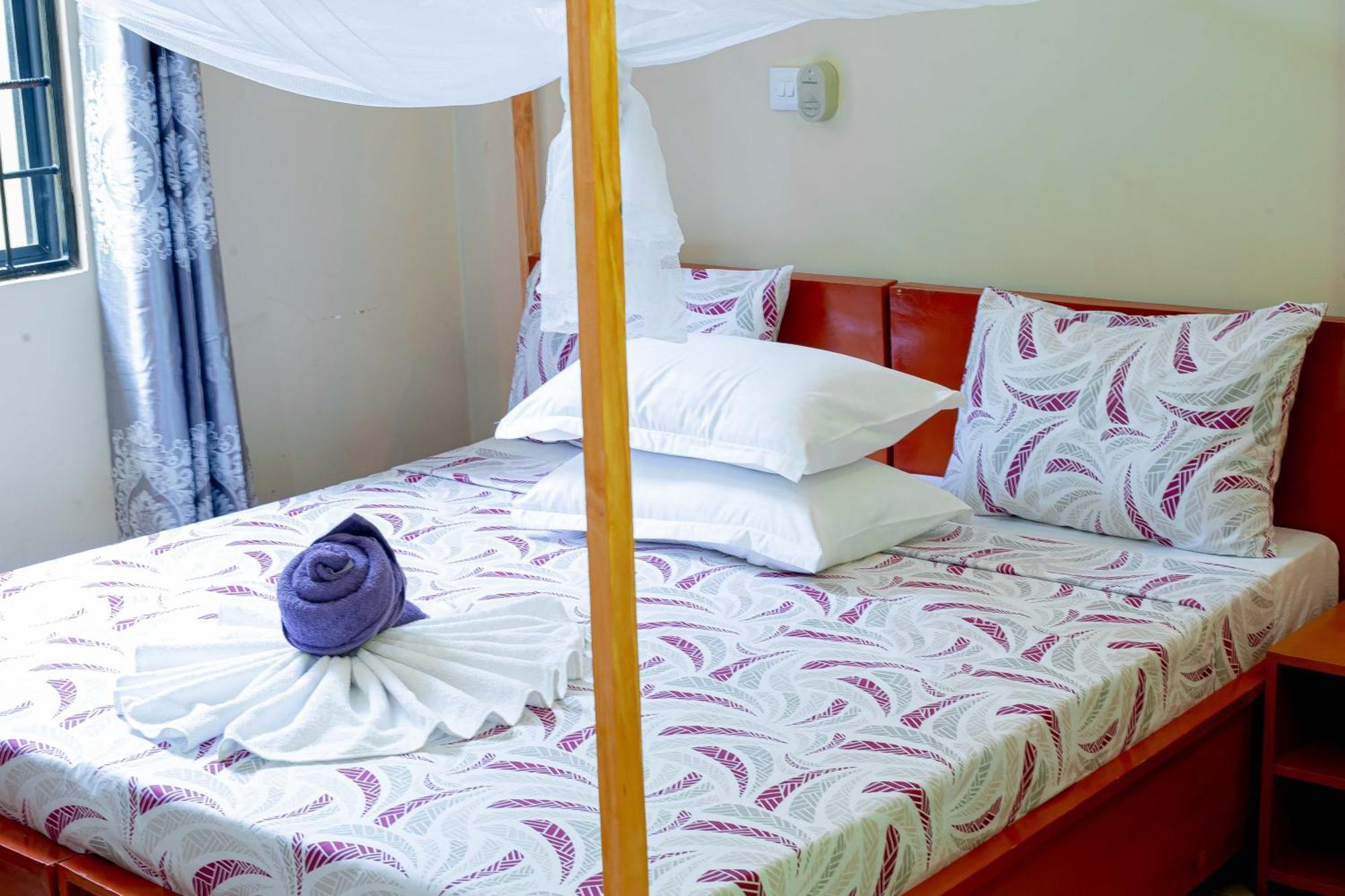 L&J Modern Backpackers Bnb Dar es Salaam Exteriör bild