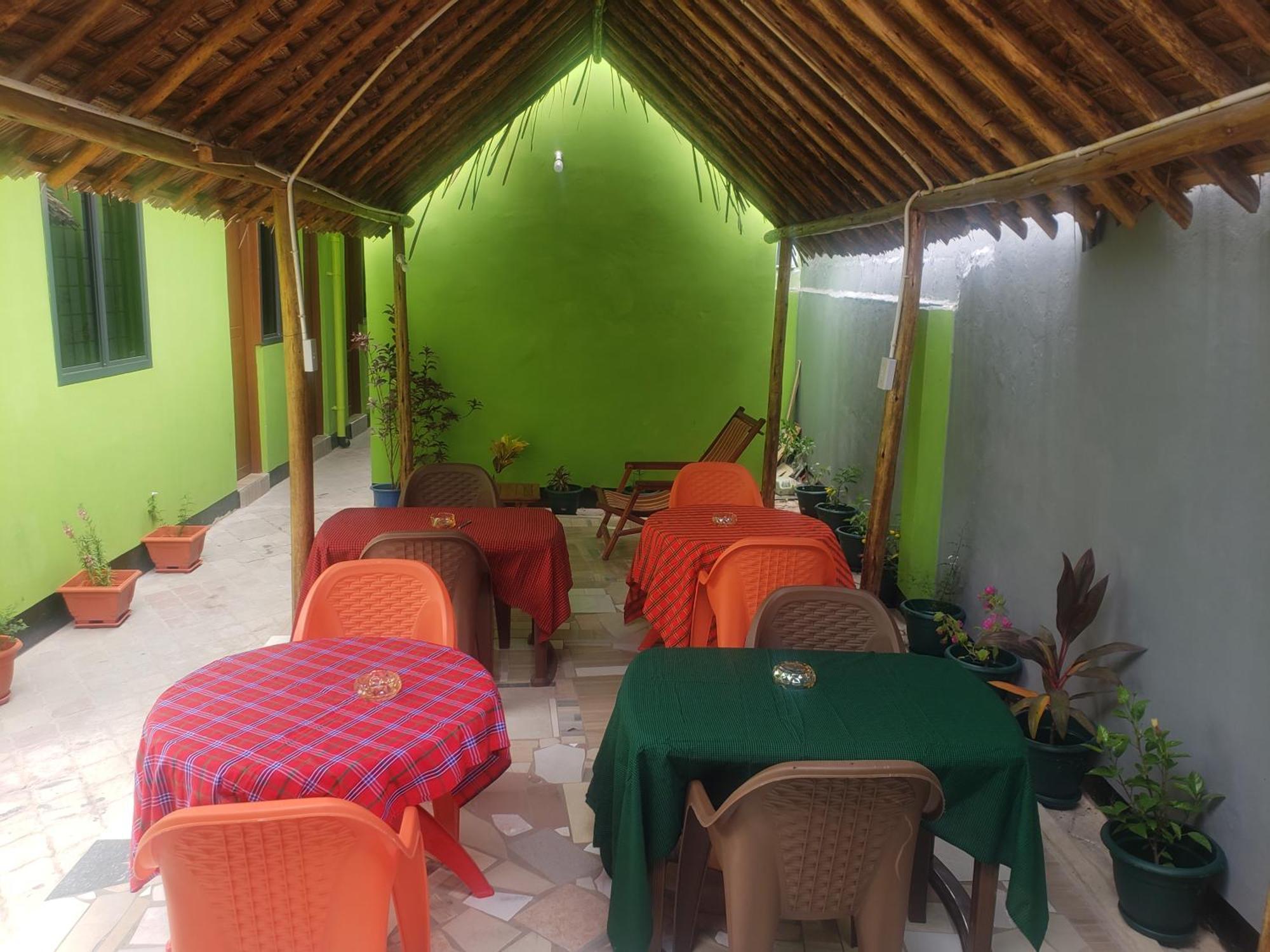 L&J Modern Backpackers Bnb Dar es Salaam Exteriör bild