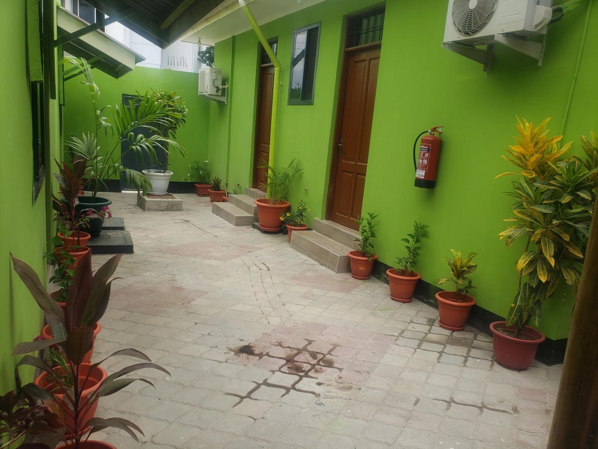 L&J Modern Backpackers Bnb Dar es Salaam Exteriör bild
