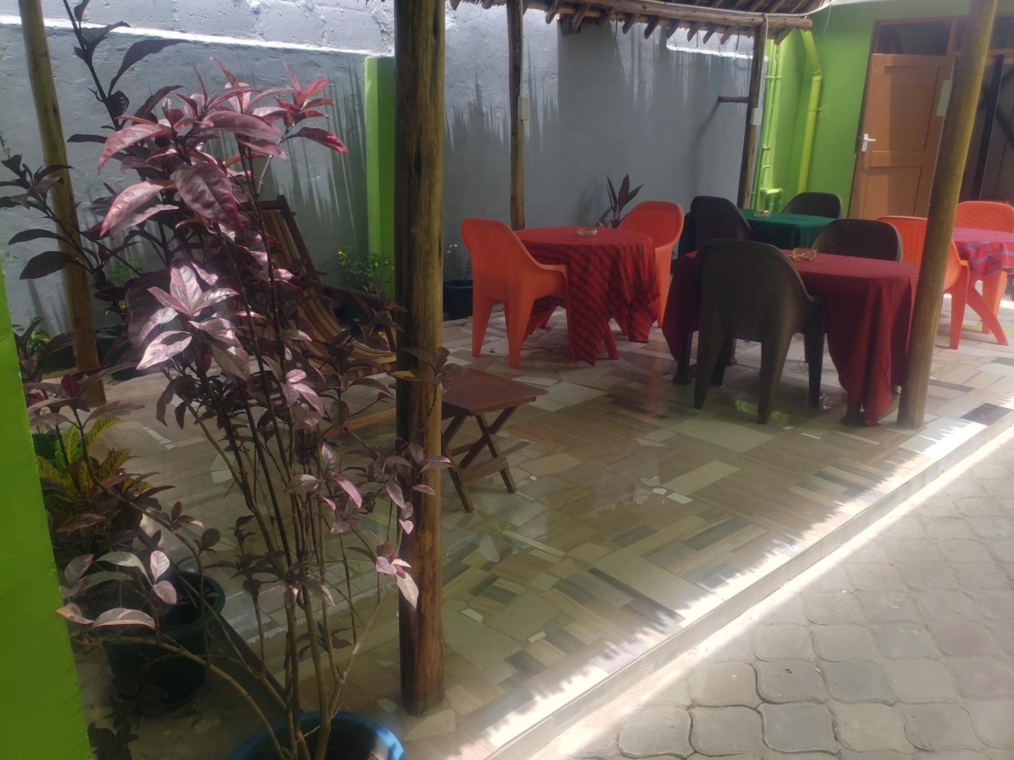 L&J Modern Backpackers Bnb Dar es Salaam Exteriör bild