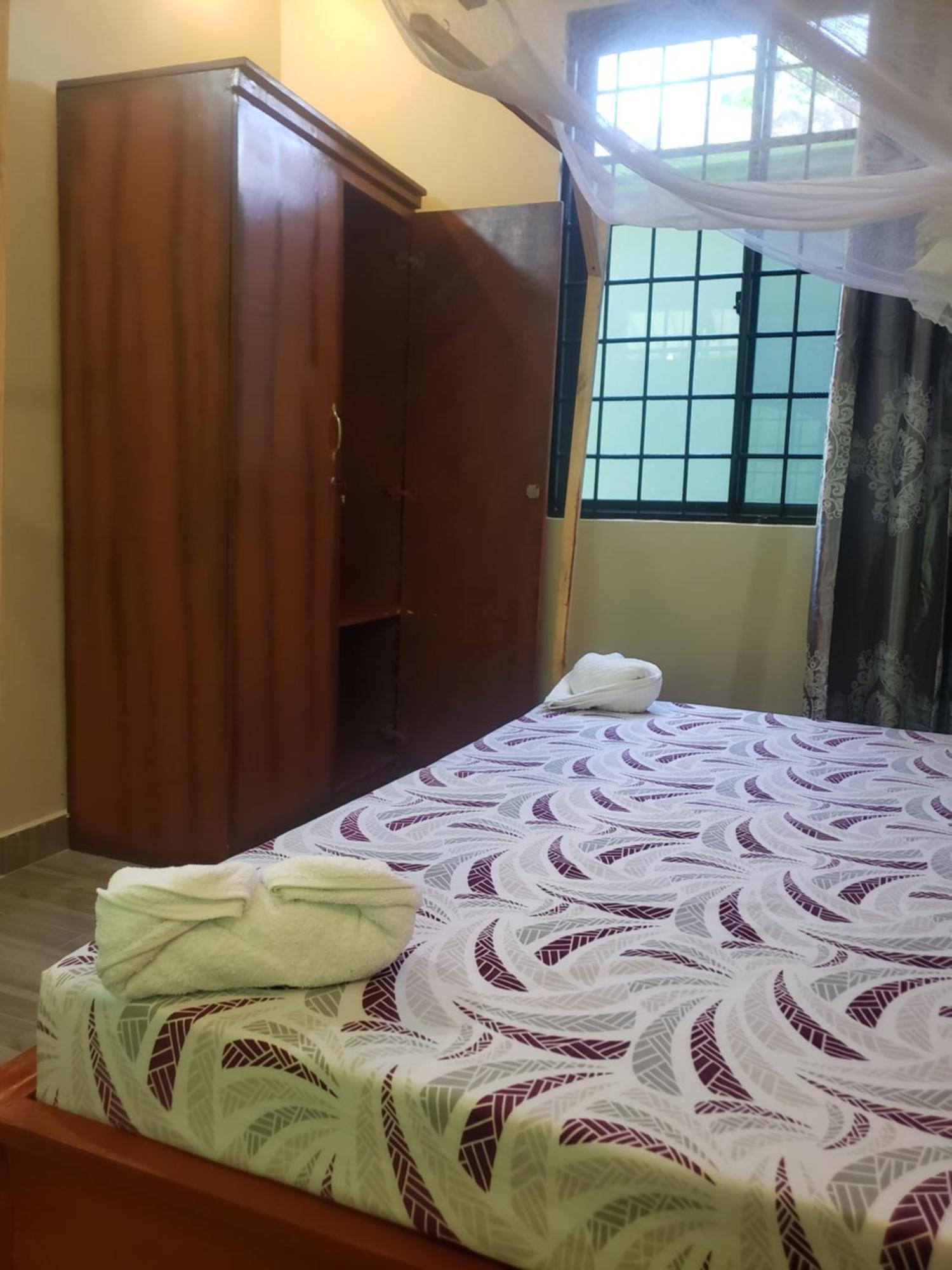L&J Modern Backpackers Bnb Dar es Salaam Exteriör bild