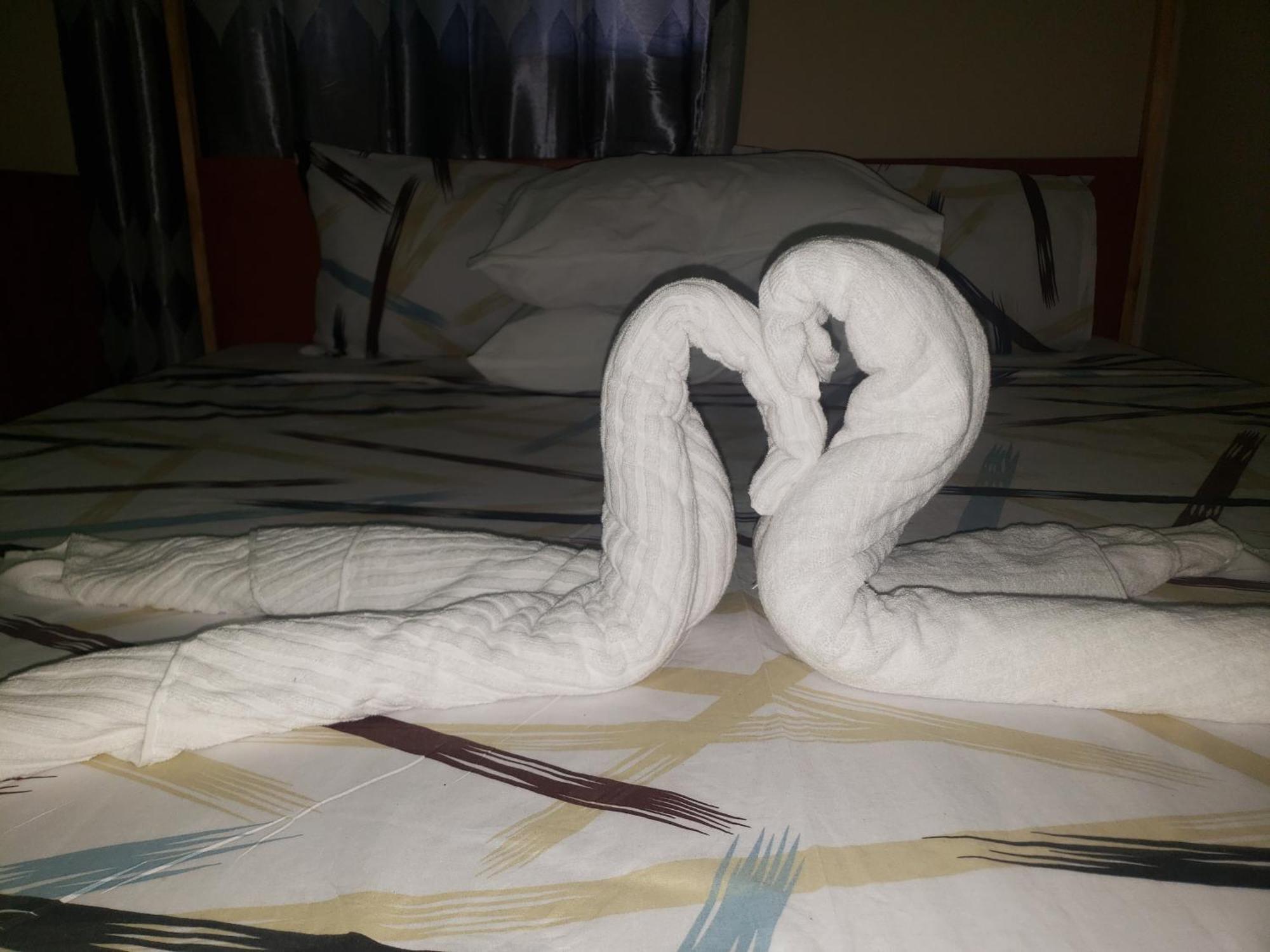 L&J Modern Backpackers Bnb Dar es Salaam Exteriör bild