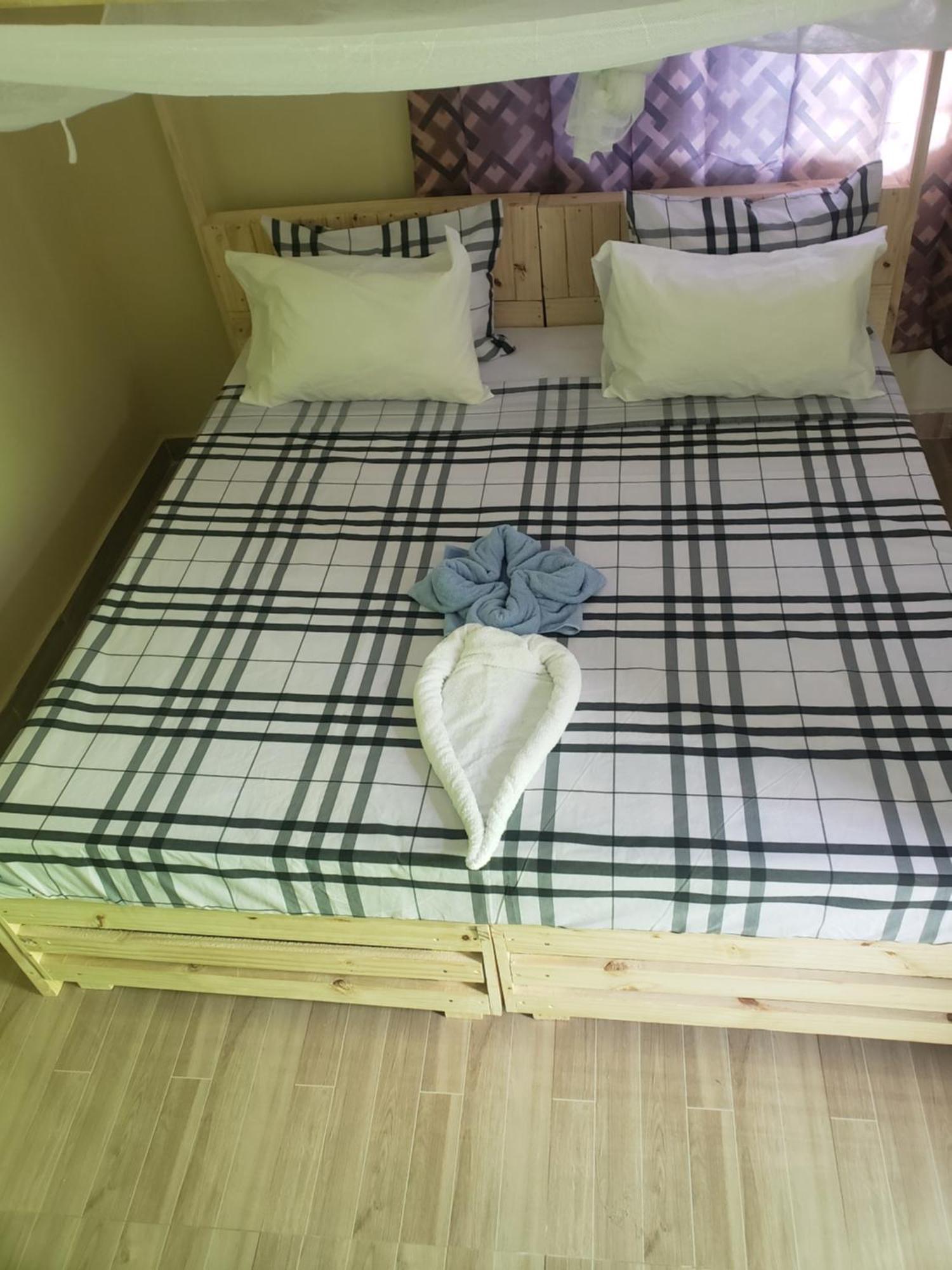 L&J Modern Backpackers Bnb Dar es Salaam Exteriör bild