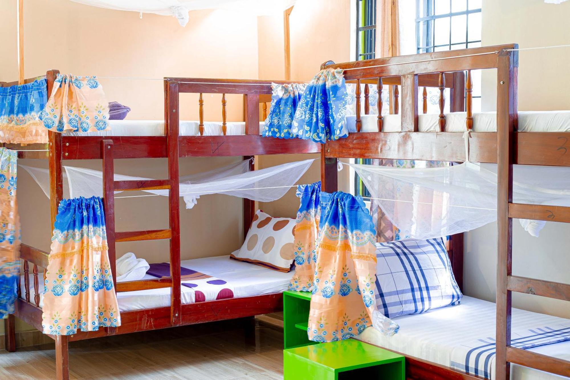 L&J Modern Backpackers Bnb Dar es Salaam Exteriör bild