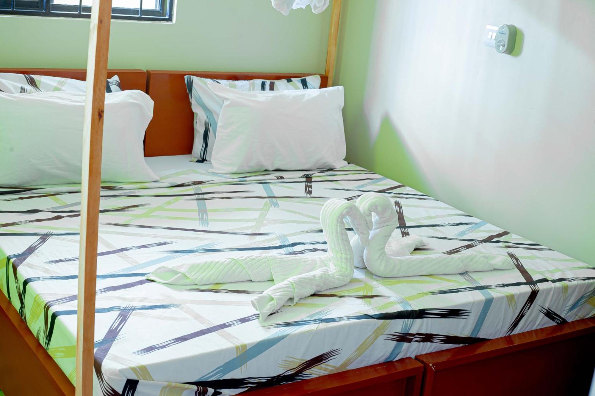 L&J Modern Backpackers Bnb Dar es Salaam Exteriör bild