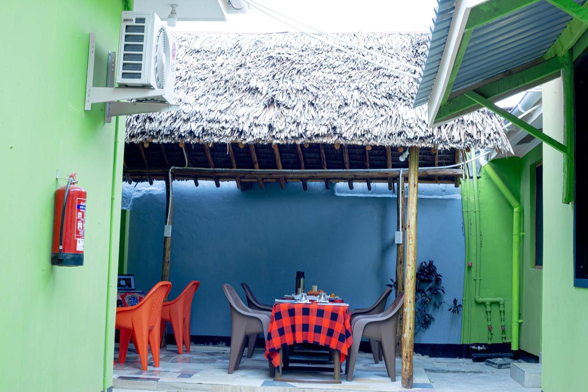 L&J Modern Backpackers Bnb Dar es Salaam Exteriör bild