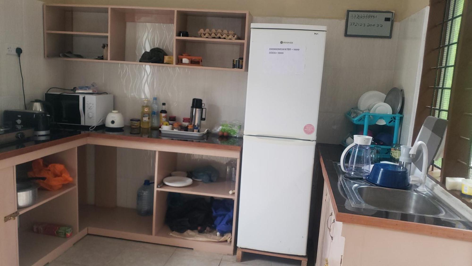 L&J Modern Backpackers Bnb Dar es Salaam Exteriör bild
