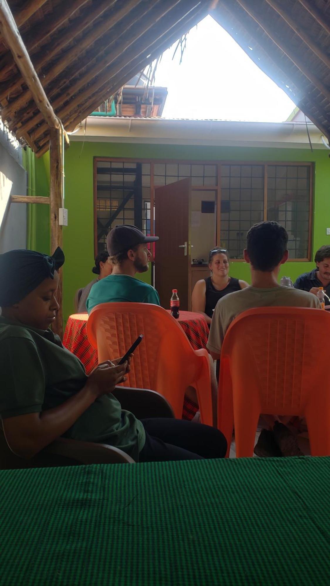 L&J Modern Backpackers Bnb Dar es Salaam Exteriör bild