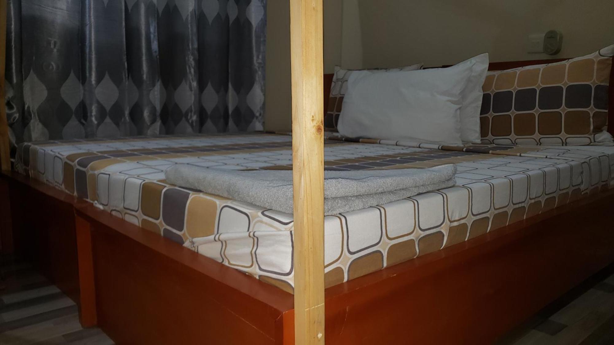 L&J Modern Backpackers Bnb Dar es Salaam Exteriör bild