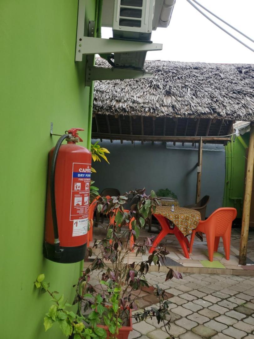 L&J Modern Backpackers Bnb Dar es Salaam Exteriör bild