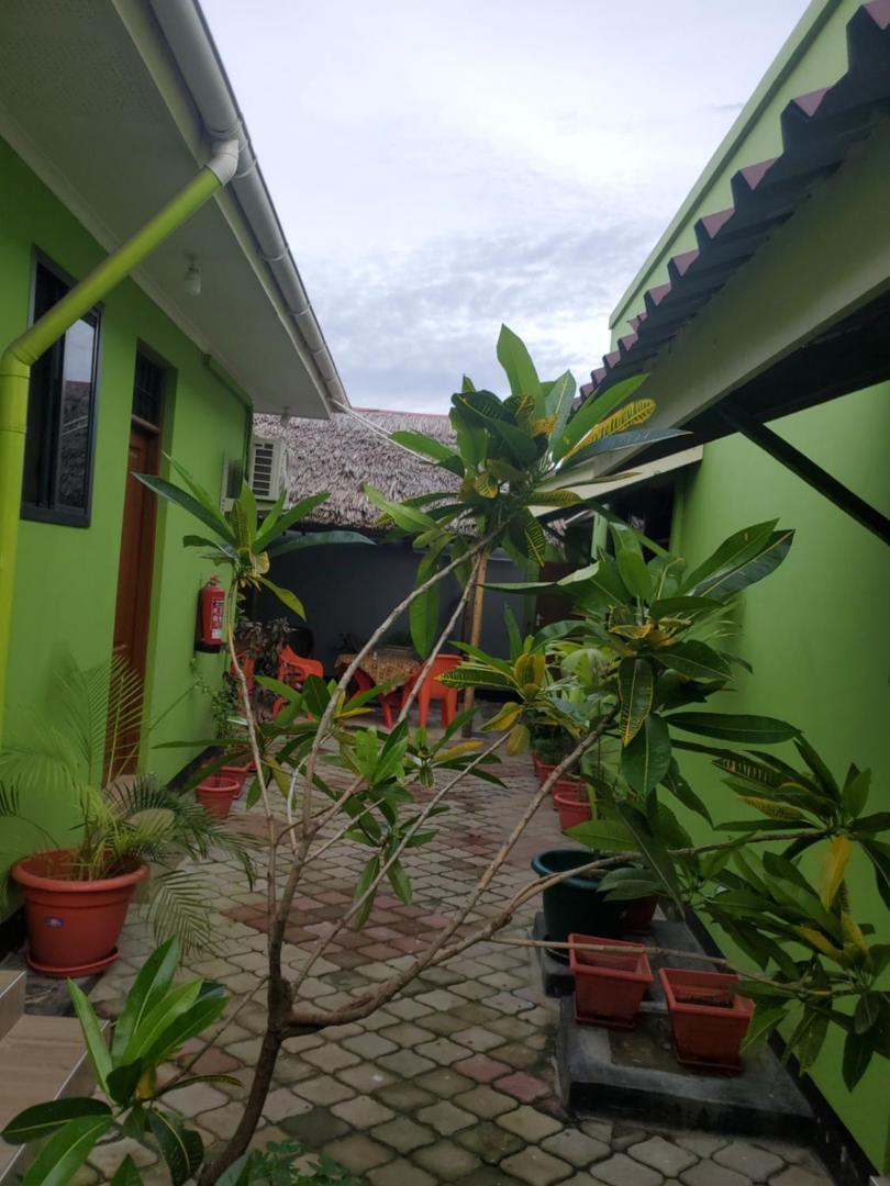 L&J Modern Backpackers Bnb Dar es Salaam Exteriör bild